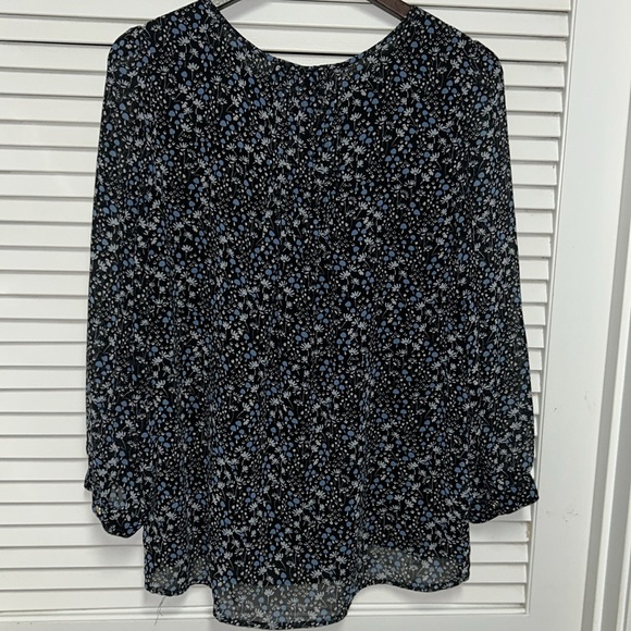 Tommy Hilfiger Navy Flowy blouse with sheer sleeves and mushroom floral print - Picture 5 of 8